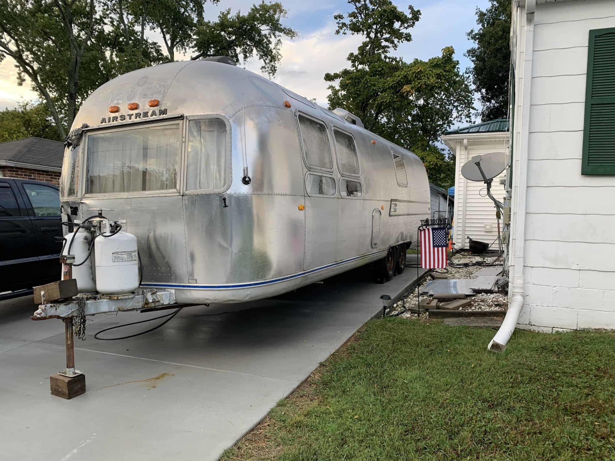 1970 airstream land yacht weight