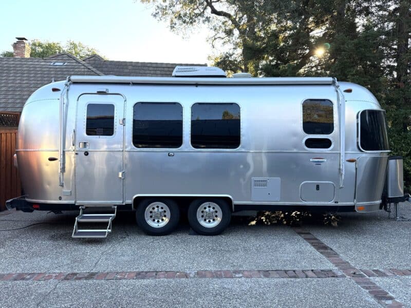 Airstream-exterior-R-view