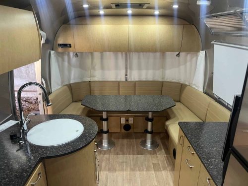 1-Lounge-Table-up