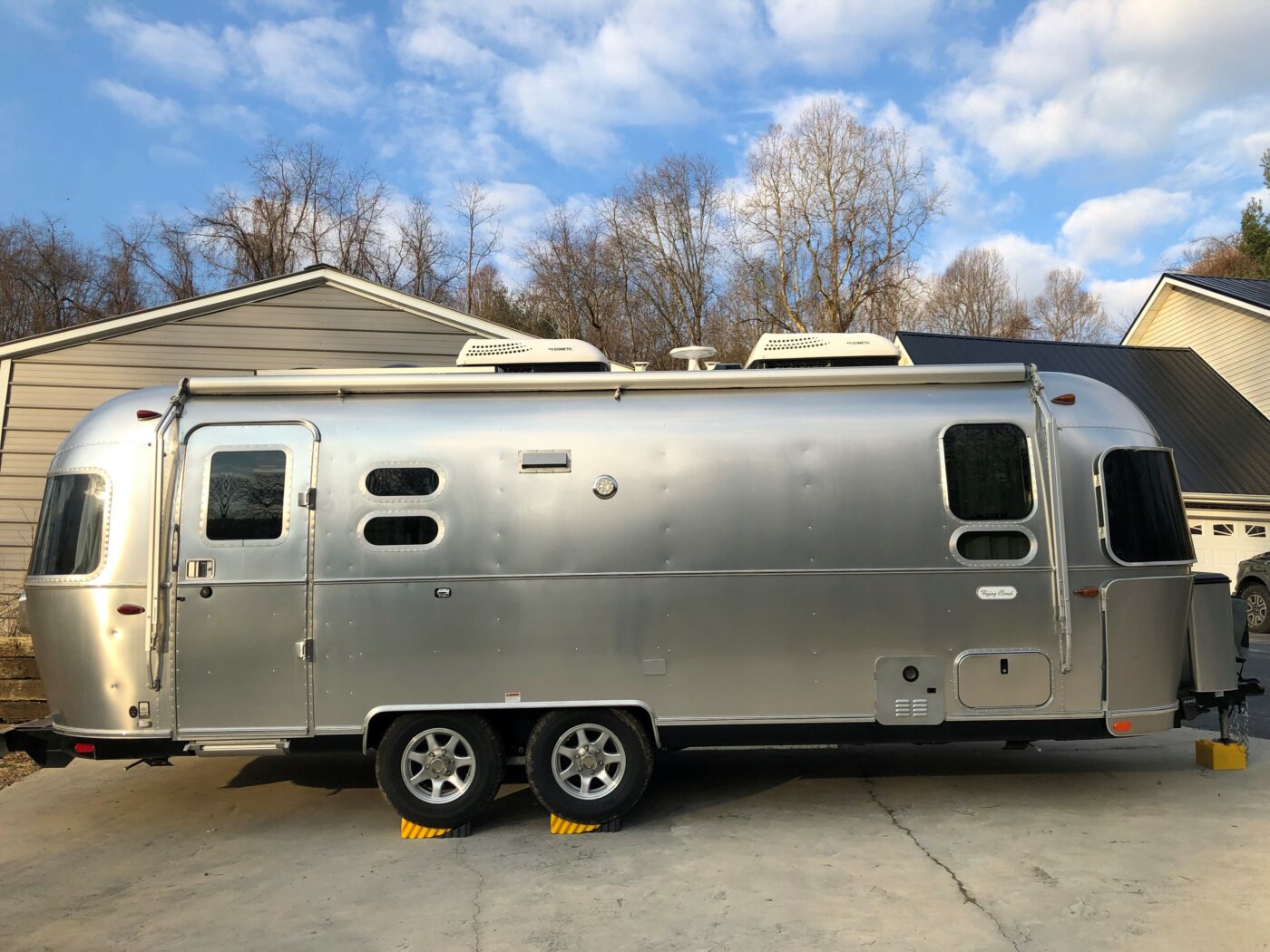 airstream-side-1