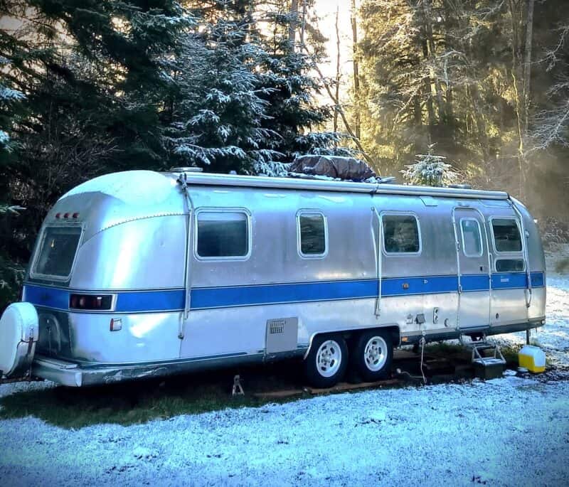 Airstream-in-snow-1
