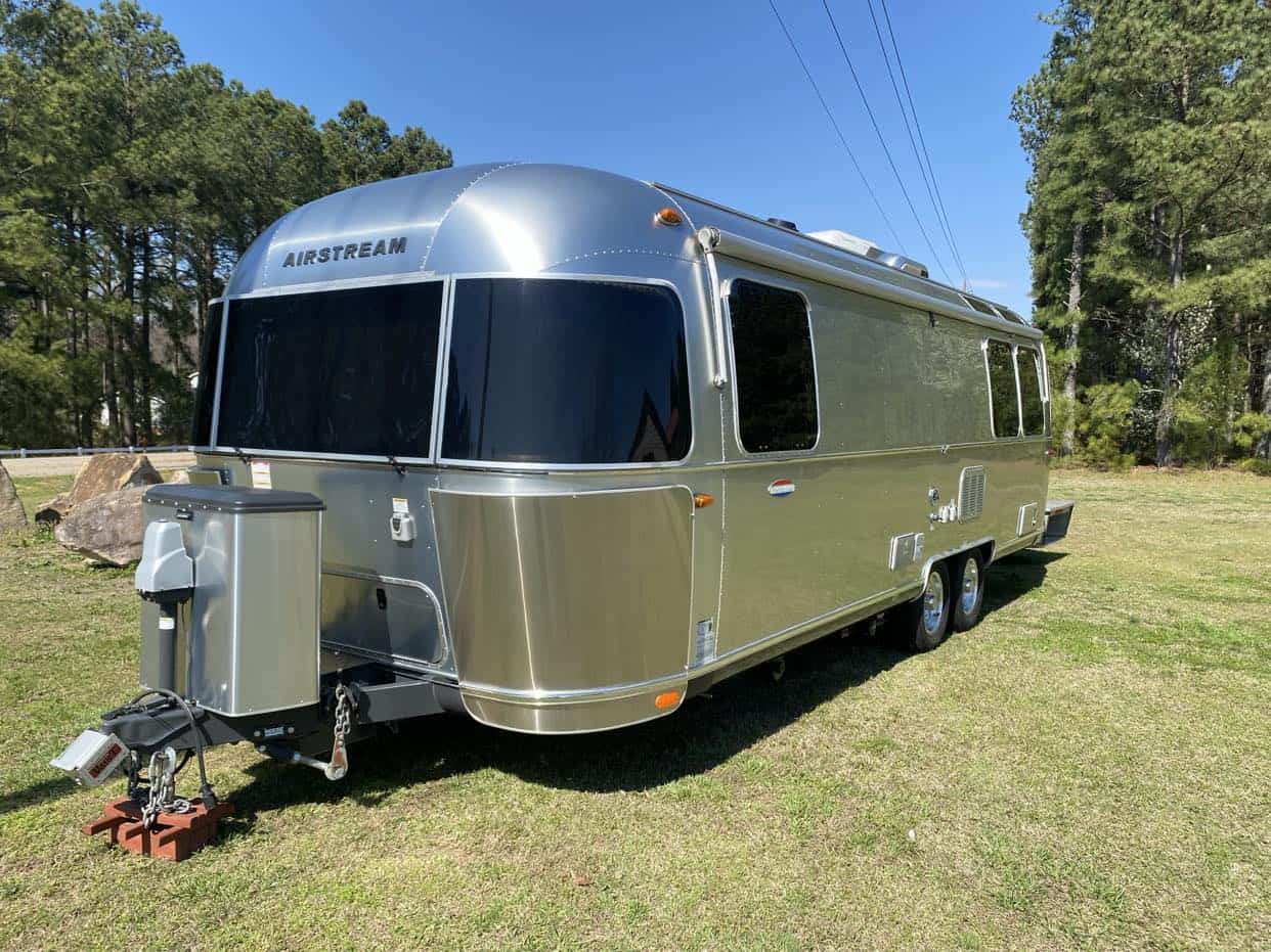 internationalist sale